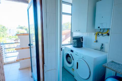 Apartamento T3 com ótimas áreas e garagem box com 27m2, localizado a 1300 metros de Santo Ovídio!