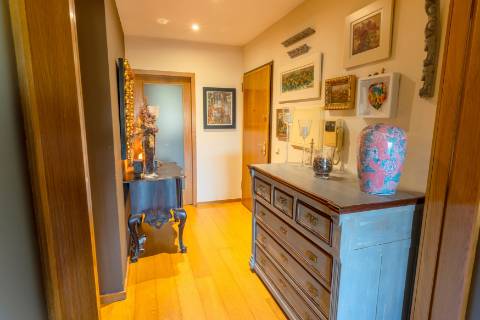 Apartamento T3 com ótimas áreas e garagem box com 27m2, localizado a 1300 metros de Santo Ovídio!