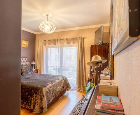 Apartamento T3 com ótimas áreas e garagem box com 27m2, localizado a 1300 metros de Santo Ovídio!