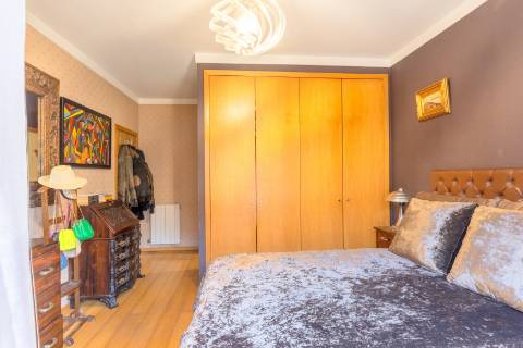 Apartamento T3 com ótimas áreas e garagem box com 27m2, localizado a 1300 metros de Santo Ovídio!