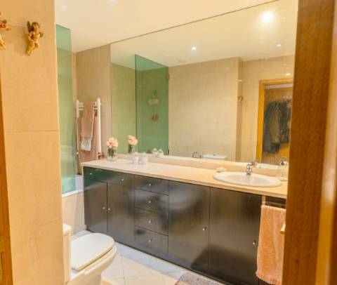 Apartamento T3 com ótimas áreas e garagem box com 27m2, localizado a 1300 metros de Santo Ovídio!