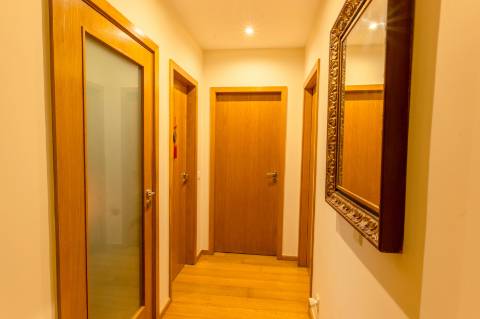 Apartamento T3 com ótimas áreas e garagem box com 27m2, localizado a 1300 metros de Santo Ovídio!