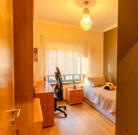 Apartamento T3 com ótimas áreas e garagem box com 27m2, localizado a 1300 metros de Santo Ovídio!