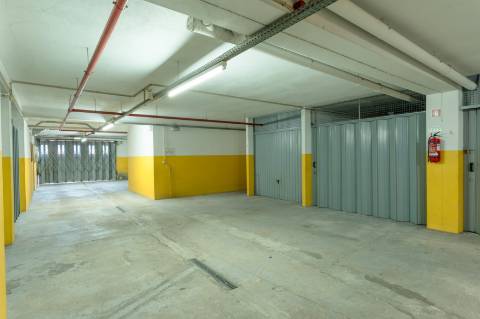 Apartamento T3 com ótimas áreas e garagem box com 27m2, localizado a 1300 metros de Santo Ovídio!