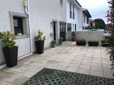 Moradia T3 em Miramar com vistas de Mar!