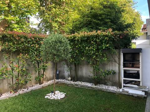 Moradia T3 em Miramar com vistas de Mar!