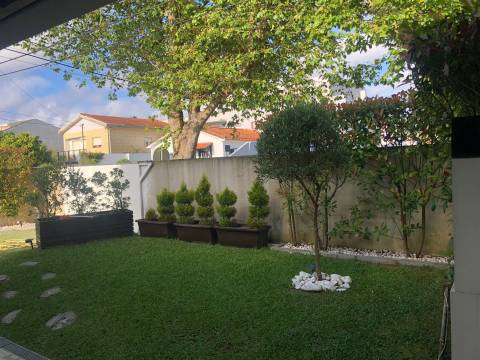 Moradia T3 em Miramar com vistas de Mar!