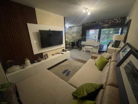 Moradia T3 em Miramar com vistas de Mar!