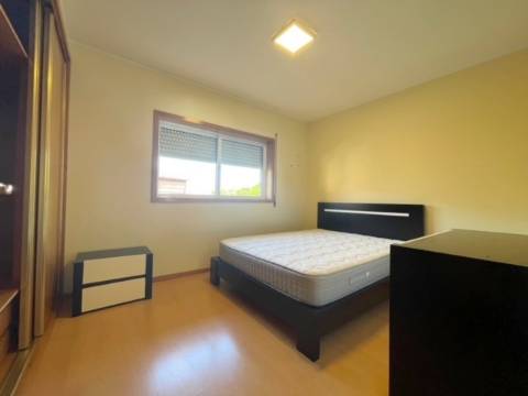 Apartamento T2 MOBILADO, em Vilar de Andorinho!