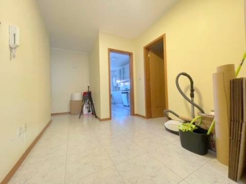 Apartamento T2 MOBILADO, em Vilar de Andorinho!