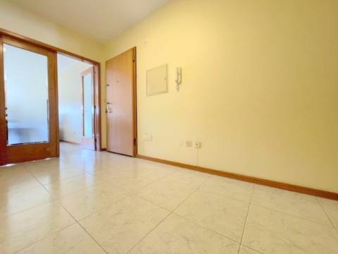 Apartamento T2 MOBILADO, em Vilar de Andorinho!