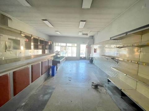 Prédio para Habitação e Comércio!