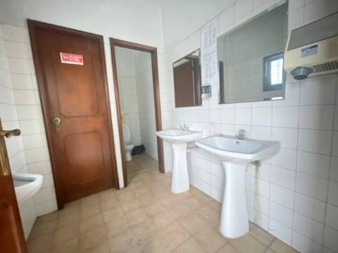 Prédio para Habitação e Comércio!