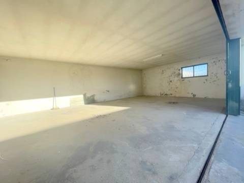 Prédio para Habitação e Comércio!