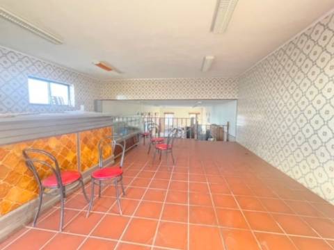 Prédio para Habitação e Comércio!