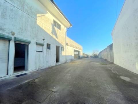 Prédio para Habitação e Comércio!