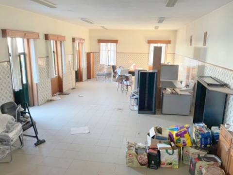 Prédio para Habitação e Comércio!