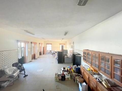 Prédio para Habitação e Comércio!