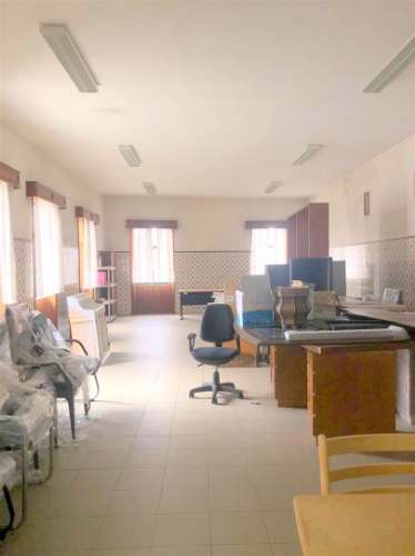 Prédio para Habitação e Comércio!