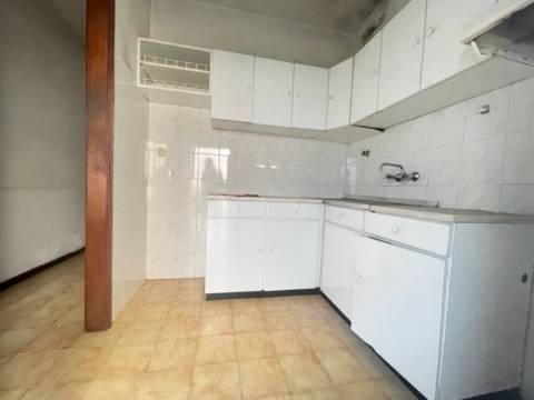 Prédio para Habitação e Comércio!