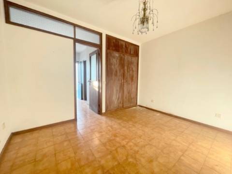 Prédio para Habitação e Comércio!