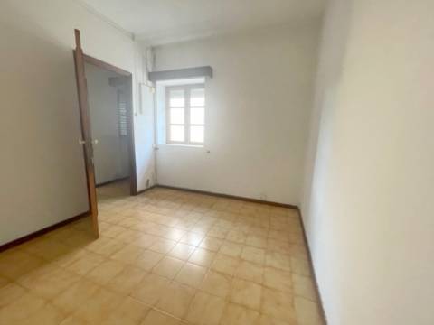 Prédio para Habitação e Comércio!