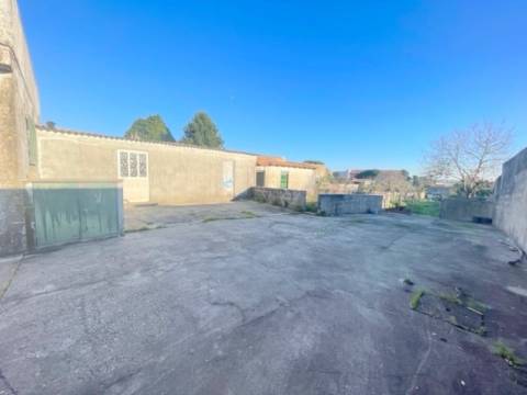 Prédio para Habitação e Comércio!