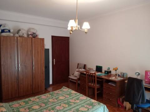 Prédio T4 em Campanhã, Porto!