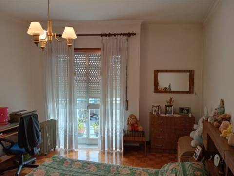 Prédio T4 em Campanhã, Porto!