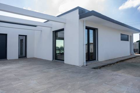 Moradia TÉRREA T3 com Piscina, localizada em Cortegaça!