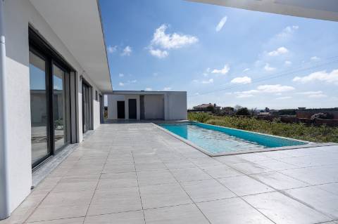 Moradia TÉRREA T3 com Piscina, localizada em Cortegaça!