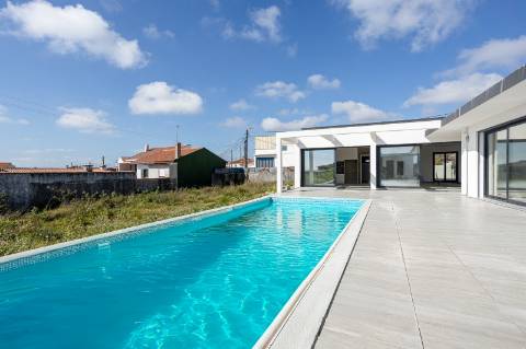 Moradia TÉRREA T3 com Piscina, localizada em Cortegaça!