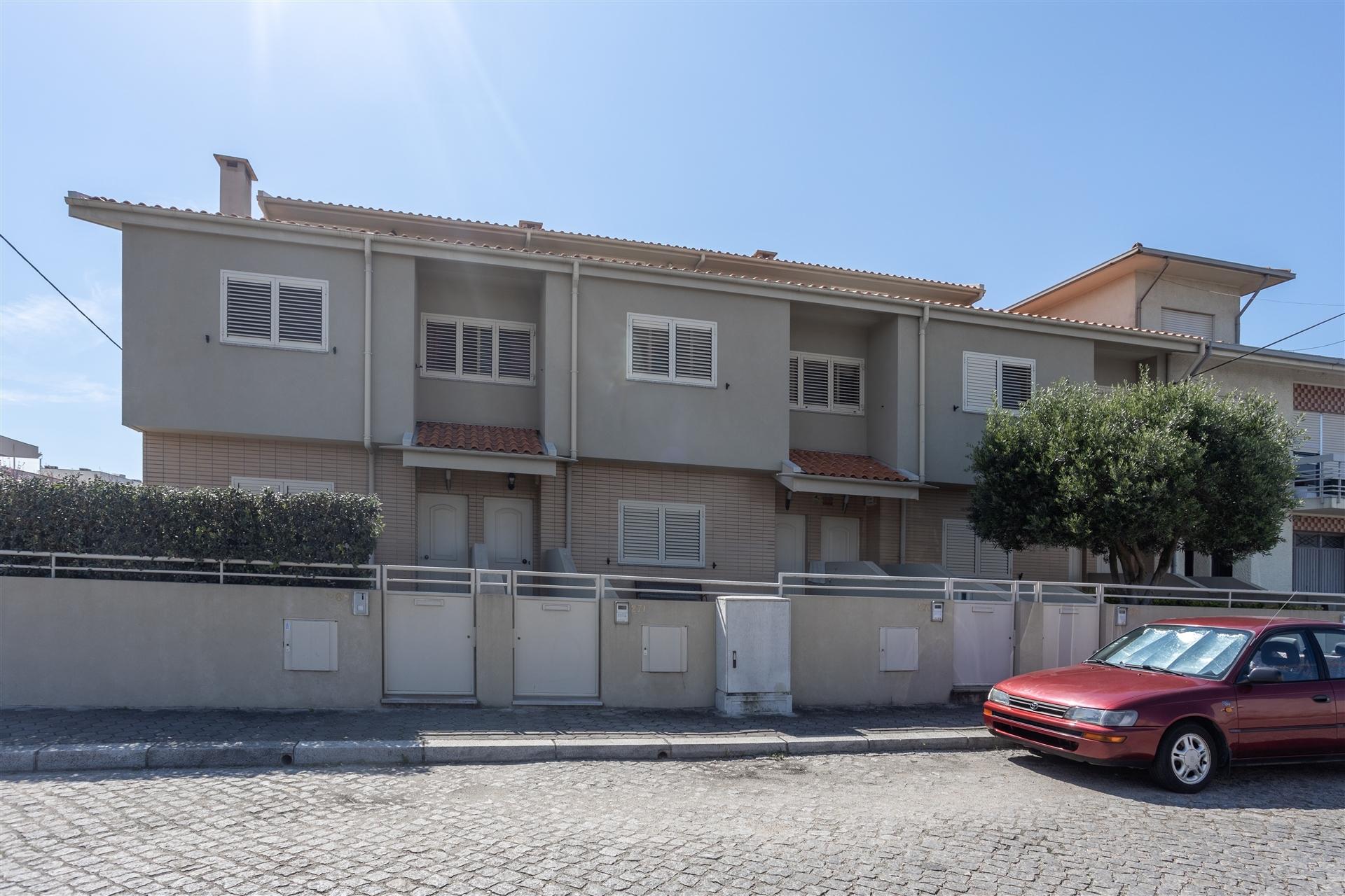 Andar Moradia próximo da Praia da Madalena!