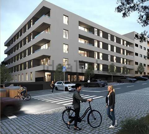 T1 a 900 metros da Praia de Canidelo com varanda, garagem box e arrumos!