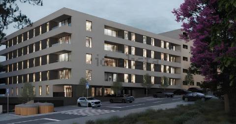 T1 a 900 metros da Praia de Canidelo com varanda, garagem box e arrumos!