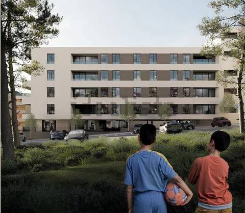 T1 a 900 metros da Praia de Canidelo com varanda, garagem box e arrumos!