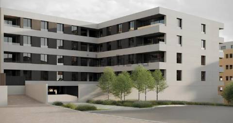 T1 a 900 metros da Praia de Canidelo com varanda, garagem box e arrumos!