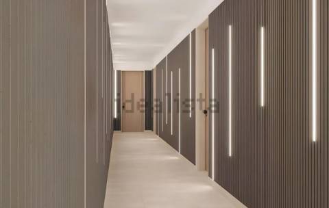 T1 a 900 metros da Praia de Canidelo com varanda, garagem box e arrumos!