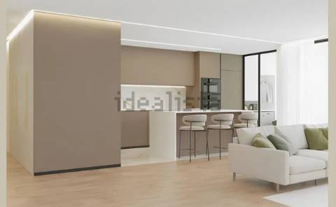 T1 a 900 metros da Praia de Canidelo com varanda, garagem box e arrumos!