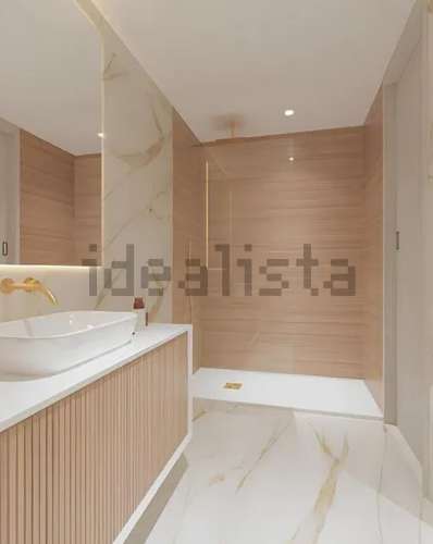 T1 a 900 metros da Praia de Canidelo com varanda, garagem box e arrumos!