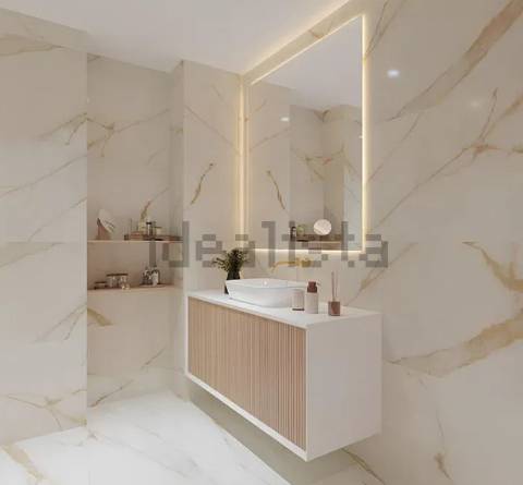 T1 a 900 metros da Praia de Canidelo com varanda, garagem box e arrumos!