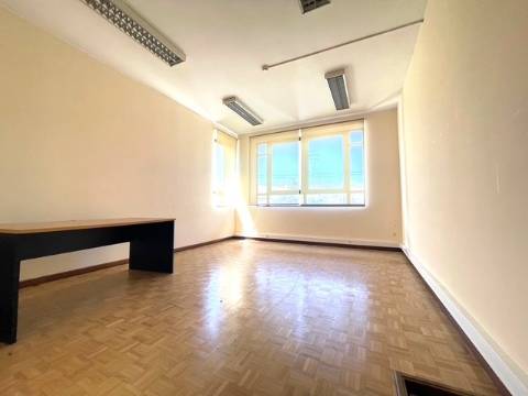 Salas de Escritório para Arrendamento, noas Carvalhos!