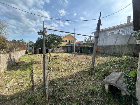 Casa de 4 frentes em Gaia, Pedroso, Para Remodelar!