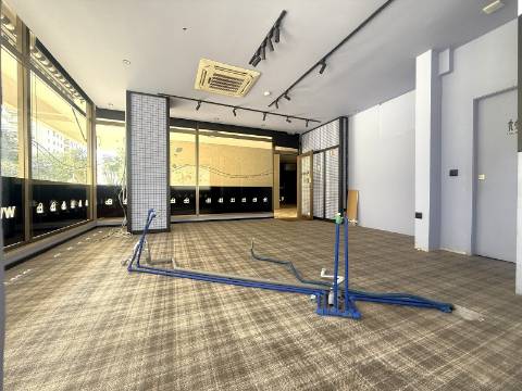 Loja no Edifício Aviz na Avenida da Boavista, Porto!