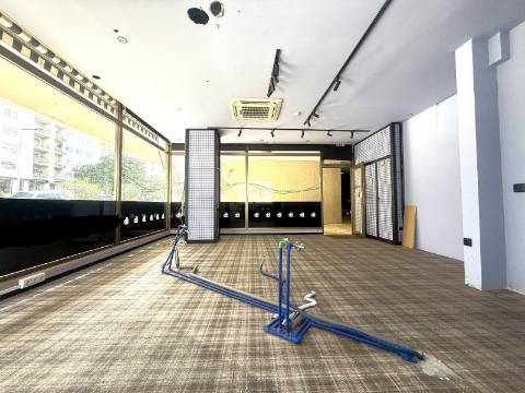 Loja no Edifício Aviz na Avenida da Boavista, Porto!