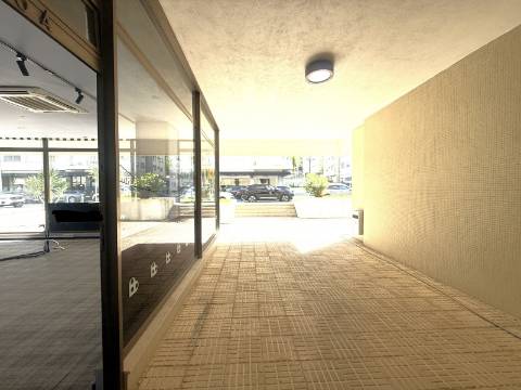 Loja no Edifício Aviz na Avenida da Boavista, Porto!