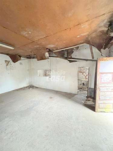 Moradia Térrea com Anexo e Poço – Excelente Localização em Vila Nova de Gaia!