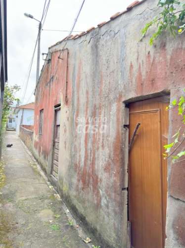 Moradia Térrea com Anexo e Poço – Excelente Localização em Vila Nova de Gaia!