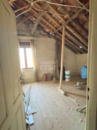 Prédio para Restaurar no Centro Histórico de Vila Nova de Gaia – Zona das Caves do Vinho do Porto!