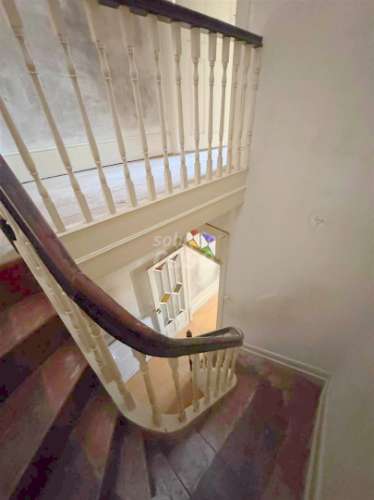 Prédio para Restaurar no Centro Histórico de Vila Nova de Gaia – Zona das Caves do Vinho do Porto!